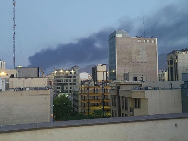 九融配资 伊朗首都德黑兰爆炸后浓烟滚滚